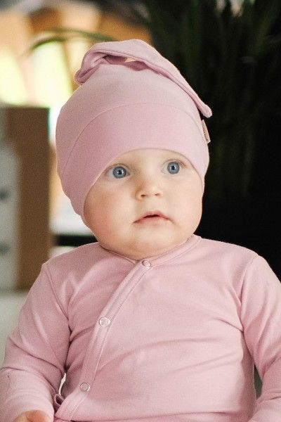 Różowa czapeczka niemowlęca z delikatnej bawełny