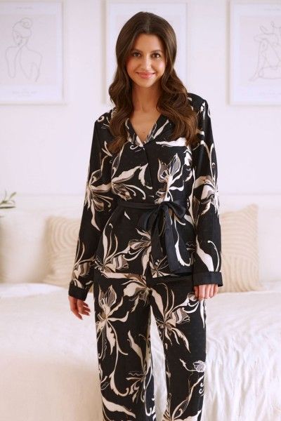 Black viscose pajamas with a floral pattern