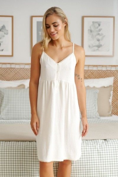 Nightgown made of viscose with a linen blend